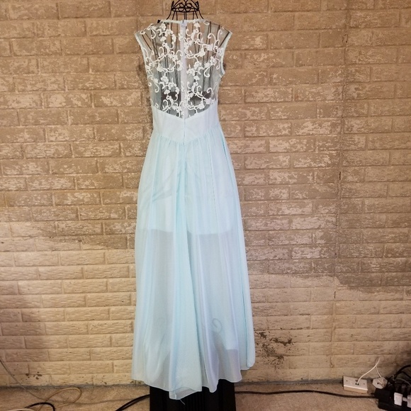 Absolutely Stunning evening gown - Picture 6 of 7